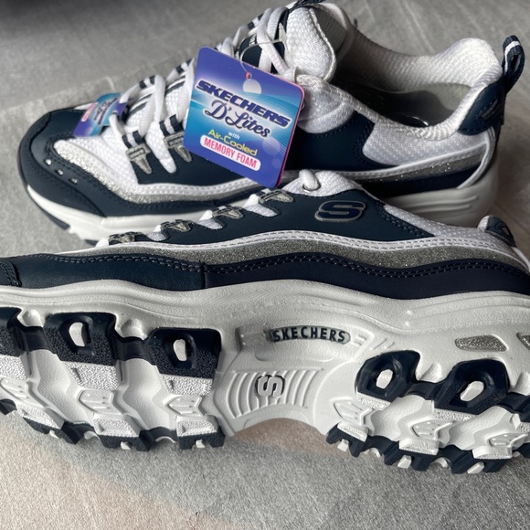 Women navy blue and white Skechers D’Lites with air-cooled memory foam size 8.5 - Picture 7 of 12
